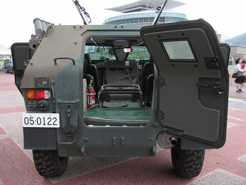軽装甲機動車8