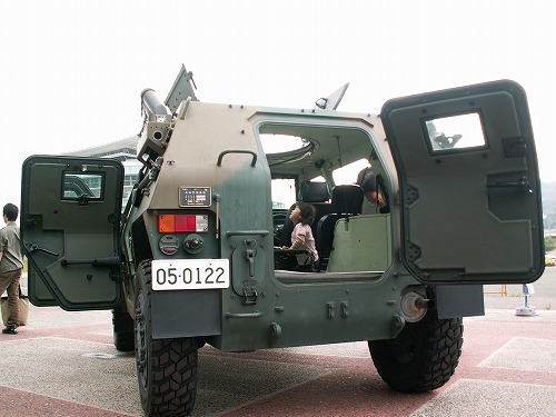 軽装甲機動車25