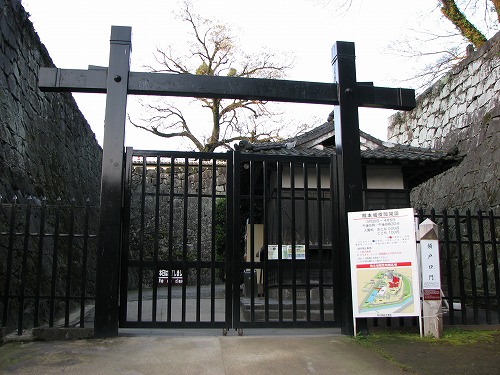 須戸口門1