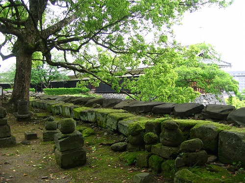 石塔16