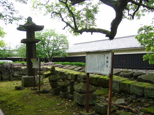 石塔2