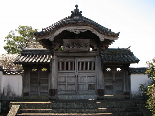 中島聖堂遺構大学門1
