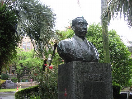 川越進翁像2