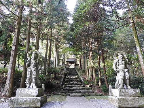 両子寺仁王門10
