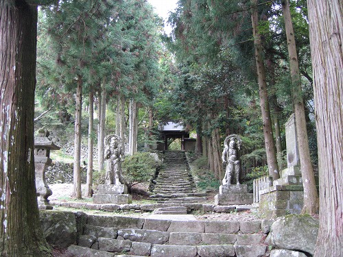 両子寺仁王門11