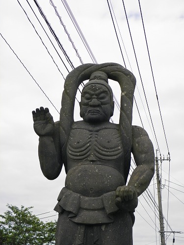 交差点の仁王像6