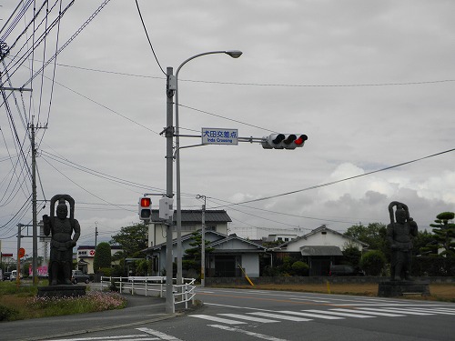交差点の仁王像8