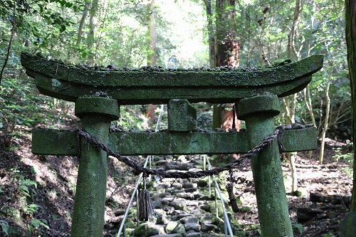 熊野磨崖仏参道4