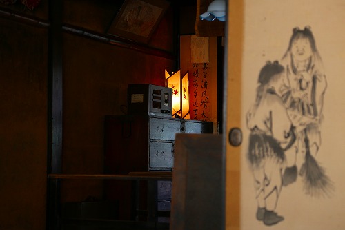 草八3