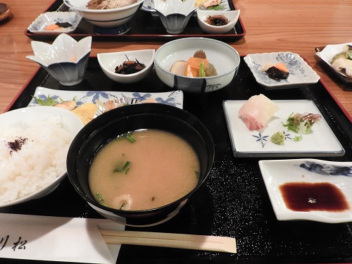 料庵川松