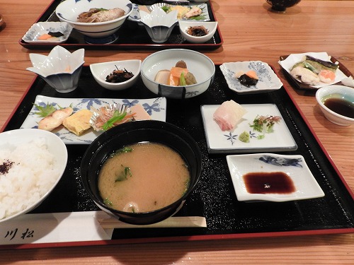 料庵川松