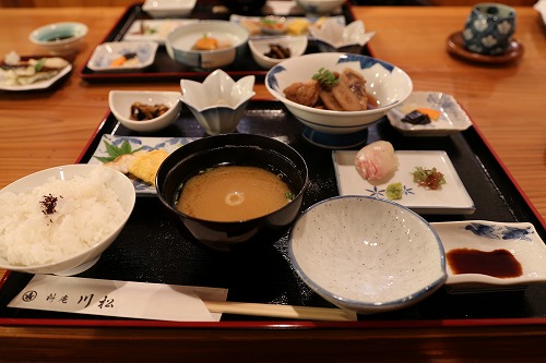 料庵川松