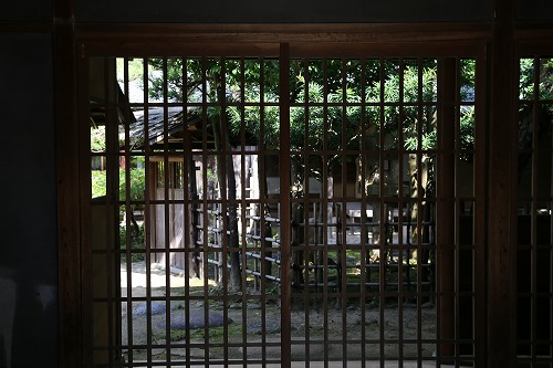 玄関32