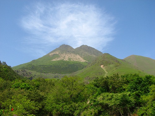 晴れた日の由布岳
