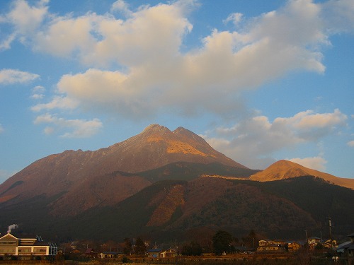 夕焼けの由布岳