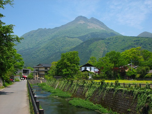 大分川と由布岳