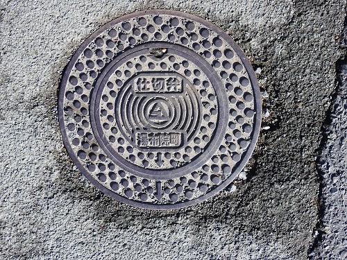 マンホール２