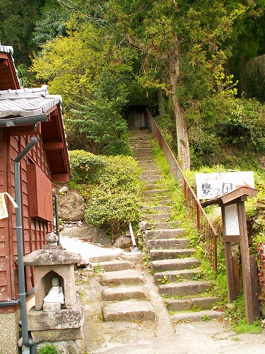 嶽雲庵の六地蔵塔2